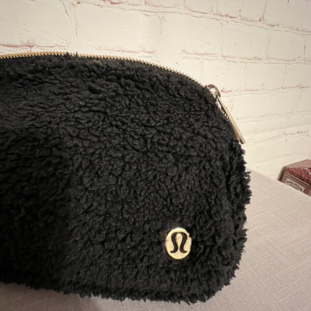 Lululemon Black Sherpa Fleece Everywhere Belt Bag 1L
